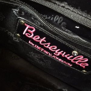 Betsey Johnson Bags - Betseyville โcall meโ telephone purse. Betsey Johnson Bags - Betseyville โcall meโ telephone purse.